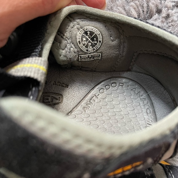 *** SOLD **** KEEN SANDALS - Picture 3 of 3